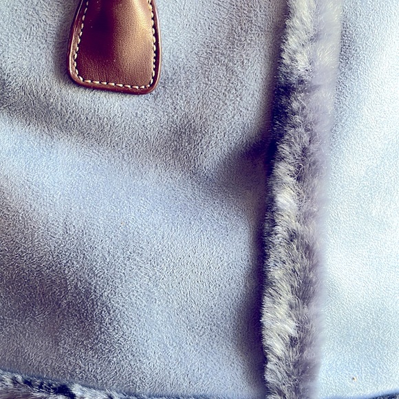 Liz Claiborne faux blue large handbag. Has faux blue trim and brown straps. - Picture 15 of 16